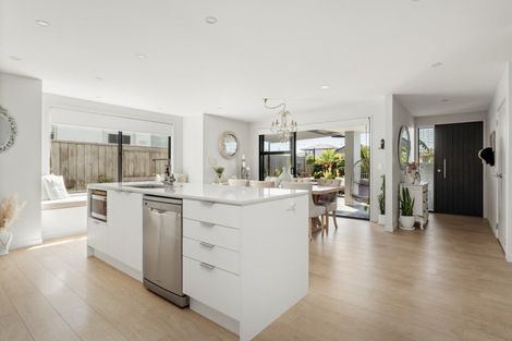 Photo of property in 18 Hugo Way, Papamoa Beach, Papamoa, 3118