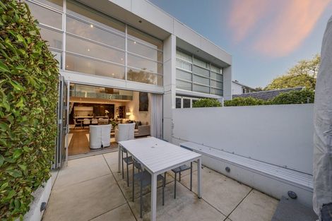 Photo of property in 12 Holly Road, St Albans, Christchurch, 8014