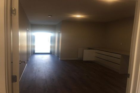 Photo of property in 1 Kakabeak Way, Takanini, 2110