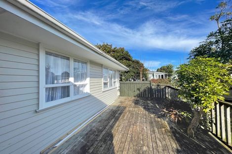 Photo of property in 35 Tarata Crescent, Mangere Bridge, Auckland, 2022