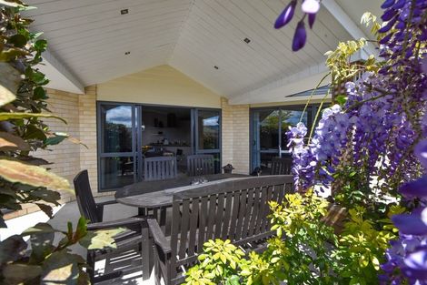 Photo of property in 40 Charles Street, Carterton, 5713