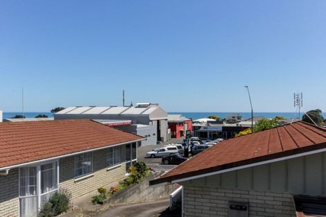 Photo of property in 2/498 Devon Street East, Strandon, New Plymouth, 4312