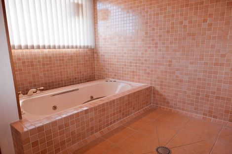 Photo of property in 10 Edgewater Street, Waikanae, 5036