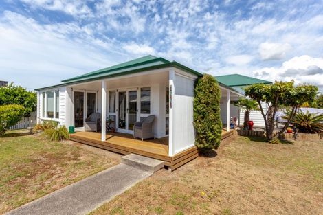 Photo of property in 200 Mayfair Avenue, Whangamata, 3620