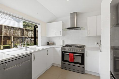 Photo of property in 2/64 Langana Avenue, Browns Bay, Auckland, 0630