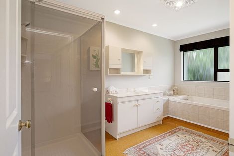 Photo of property in 12 Papawai Grove, Waikanae, 5036