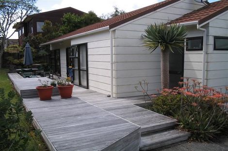 Photo of property in 1/33 Deanna Drive, West Harbour, Auckland, 0618