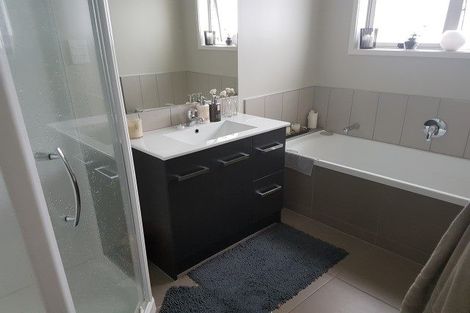 Photo of property in 20 Northbrook Close, Greenhithe, Auckland, 0632