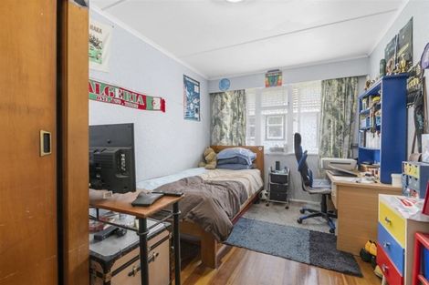 Photo of property in 18 Cornwall Crescent, Cannons Creek, Porirua, 5024