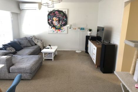 Photo of property in 2/1 Bellcroft Place, Belmont, Auckland, 0622