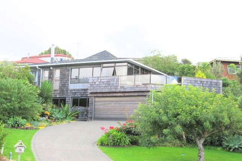 Photo of property in 10 Chelverton Terrace, Red Beach, 0932