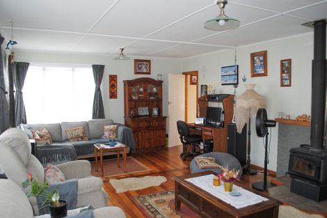 Photo of property in 24 Endeavour Street, Marfell, New Plymouth, 4310