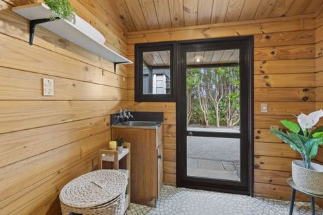 Photo of property in 2 Flaxmere Street, Waikanae Beach, Waikanae, 5036