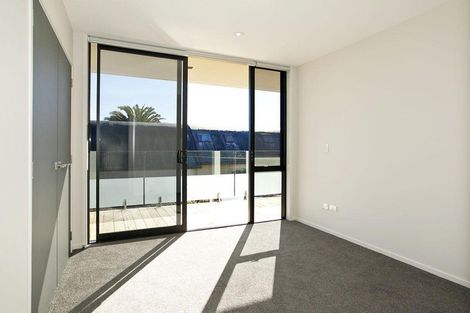 Photo of property in 35a Rothesay Bay Road, Rothesay Bay, Auckland, 0630