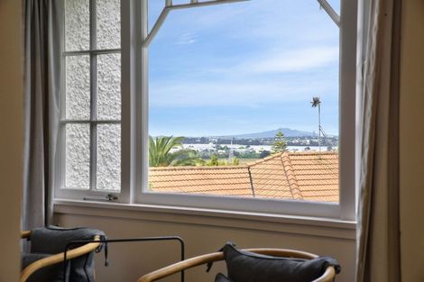 Photo of property in 15 Te Atatu Road, Te Atatu South, Auckland, 0610