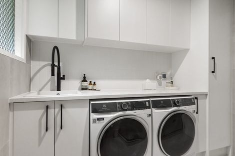 Photo of property in 2/35a Rangatira Road, Beach Haven, Auckland, 0626