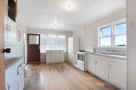 Photo of property in 53 Tiroroa Avenue, Te Atatu South, Auckland, 0610