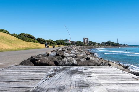 Photo of property in The Reef, 93 Saint Aubyn Street, New Plymouth, 4310