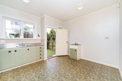 Photo of property in 11 Savage Crescent, West End, Palmerston North, 4412