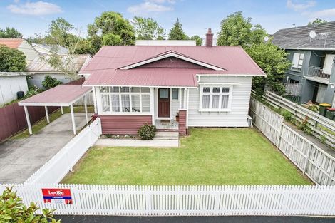 Photo of property in 16 Coates Street, Hamilton East, Hamilton, 3216