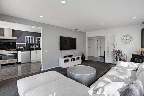 Photo of property in 2/39 Saffron Street, Birkdale, Auckland, 0626