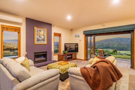 Photo of property in 58 Mt Marua Way, Timberlea, Upper Hutt, 5018