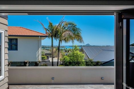Photo of property in 37 Oteki Park Drive, Welcome Bay, Tauranga, 3112