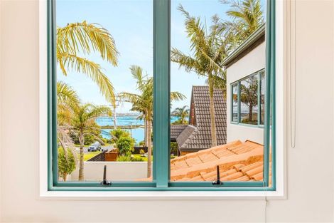 Photo of property in 122 Beach Road, Te Atatu Peninsula, Auckland, 0610