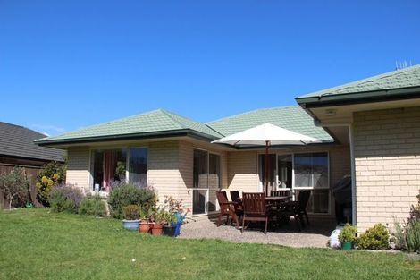 Photo of property in 11 Cascade Way, Paraparaumu, 5032