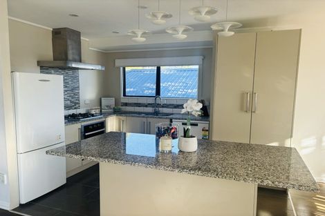 Photo of property in 2/16 Caribbean Drive, Unsworth Heights, Auckland, 0632