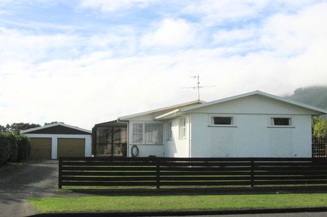 Photo of property in 17 Sylvan Avenue, Waikanae, 5036