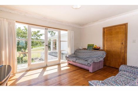 Photo of property in 8 Grendon Road, Titirangi, Auckland, 0604