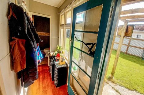 Photo of property in 21 Main Road, Tuatapere, 9620