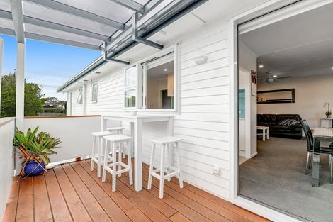 Photo of property in 1/302 Sunset Road, Windsor Park, Auckland, 0632