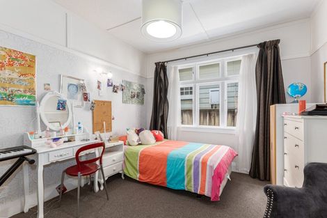 Photo of property in 75 Marine Parade, Eastbourne, Lower Hutt, 5013