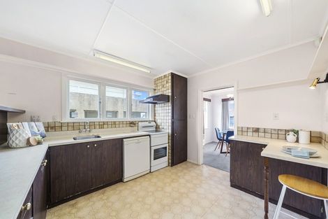 Photo of property in 81 Breaker Bay Road, Breaker Bay, Wellington, 6022