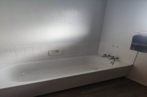 Photo of property in 20 Sunnypark Avenue, Rosehill, Papakura, 2113