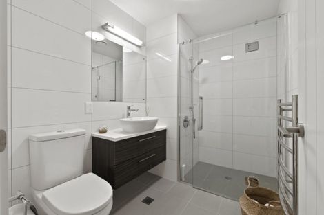 Photo of property in 18 Rewa Rewa Lane, Orewa, 0931