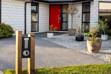 Photo of property in 18 Teatree Close, Huntington, Hamilton, 3210