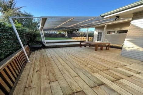 Photo of property in 9 Ellesmere Crescent, Pakuranga Heights, Auckland, 2010