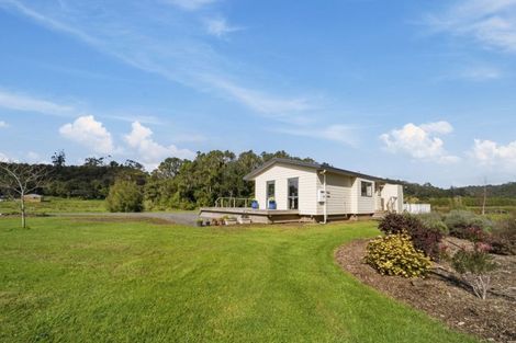 Photo of property in 17 Wattle Bay Road, Manukau Heads, Waiuku, 2684
