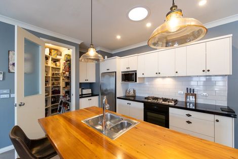 Photo of property in Heynes Place, 24 Heynes Place, Clive, 4102