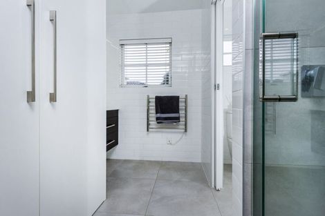 Photo of property in 1/4 Coronation Street, Belmont, Auckland, 0622