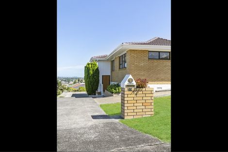 Photo of property in 19 Gwenand Place, Botany Downs, Auckland, 2010