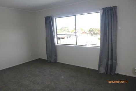 Photo of property in 8 St Catherine Crescent, West Harbour, Auckland, 0618