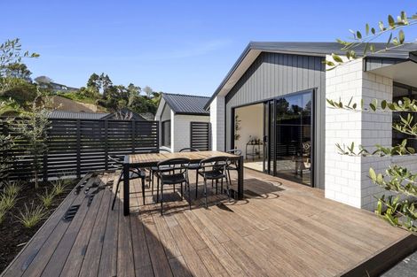 Photo of property in 35 Sycamore Grove, Lower Vogeltown, New Plymouth, 4310