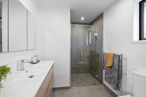 Photo of property in 35 Sycamore Grove, Lower Vogeltown, New Plymouth, 4310