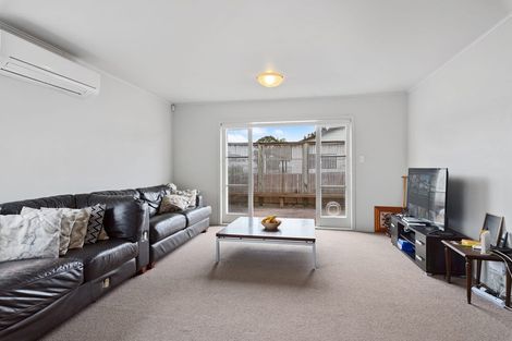 Photo of property in 22a Rewarewa Road, Te Atatu Peninsula, Auckland, 0610
