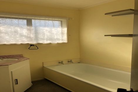 Photo of property in 2/6 Fortunes Road, Half Moon Bay, Auckland, 2012