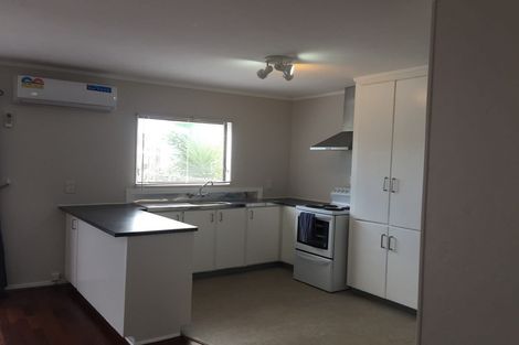 Photo of property in 2/103 Bruce Mclaren Road, Henderson, Auckland, 0612